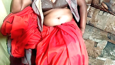 Busty bhabhi dammi posing nude and showing her body
