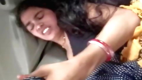 Sexy indian girl with big boobs gets penetrated in car