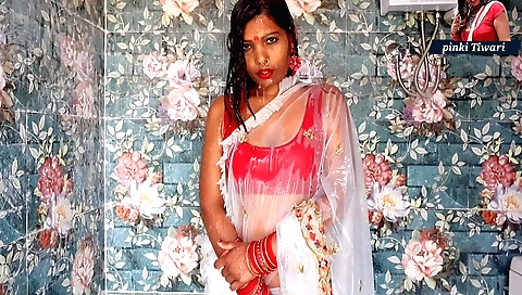 Indian girl with a hot body makes herself cum on a man