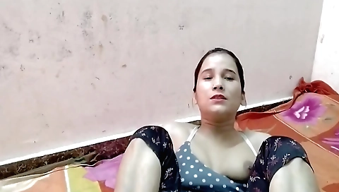 Indian chick in a sexy dress gives an erotic blowjob