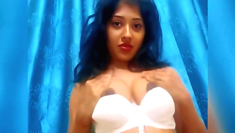 Indian brunette shows her body in the amateur porn