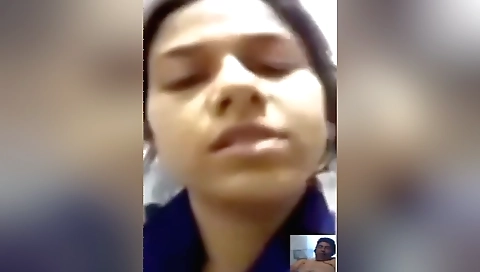 Indian busty whore makes a sexy show on the webcams