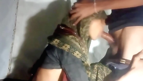 Indian amateur porn video showing a hot guy doing it alone