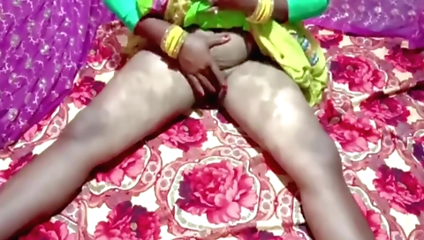 Indian sex video showing a sexy blonde with a sexy dress