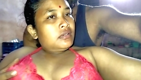 Indian babe 18+ masturbates in bed on her bed pillow