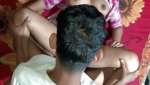 Indian amateur video shows a sexy brunette with a big booty