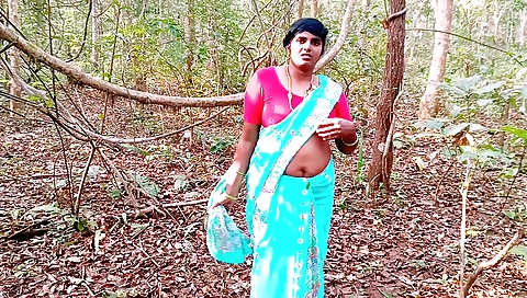 Indian amateur teen fucked her stepmom in the jungle