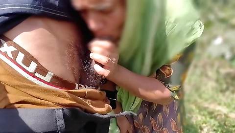 Indian bhabhi ne devar ka lun dain ne me help ki outdoor jungal chudai