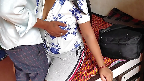 Indian girl with a big ass is having a threesome with his friends