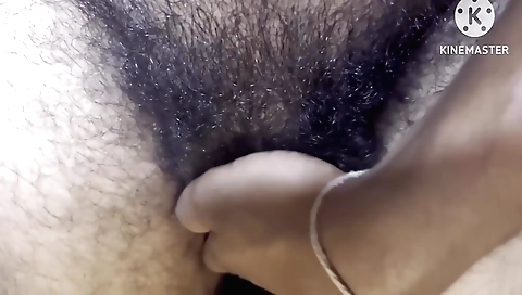 Indian hairy hawt with hairy pussy in the solo video