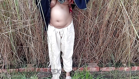 Indian housewife fucked by a guy in front of camera