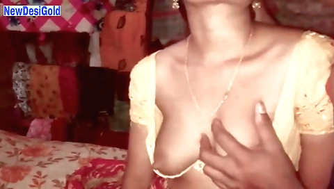 Amateur indian woman fucks her husband on the webcam