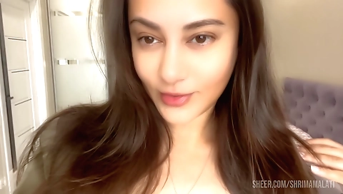 Indian girlfriend with small tits gets herself off