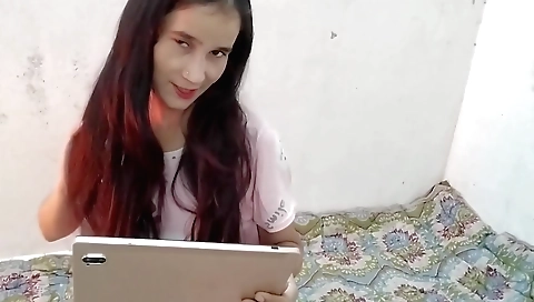 Indian girl plays with her legs and her pussy in solo
