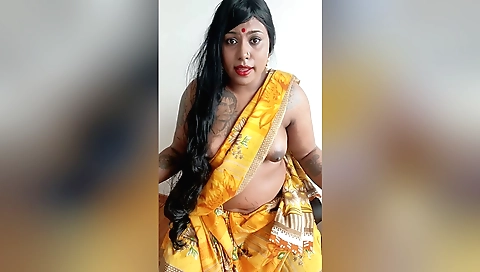 Indian slut with tattooed pussy showing her hairy twat