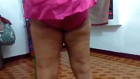 Chubby indian babe shows off her body in this video