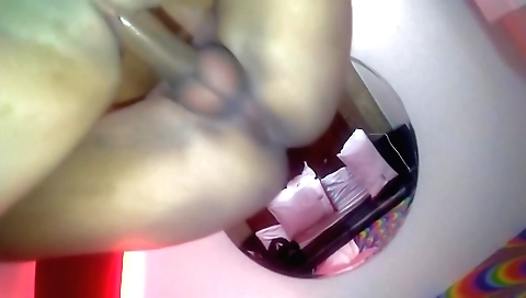 Amateur girl with a big ass rides her booty in a slow way