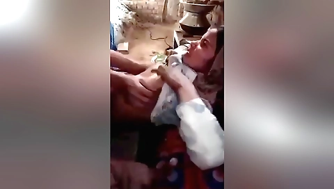 Indian amateur porn video shows a brunette with a hot body