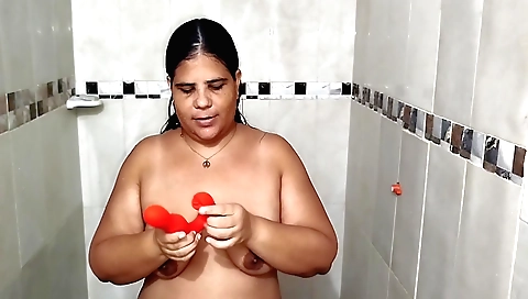 Indian big butt stepdaughter is sucking her stepdaddy