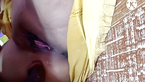 Indian hottie with big boobs and round ass gets off