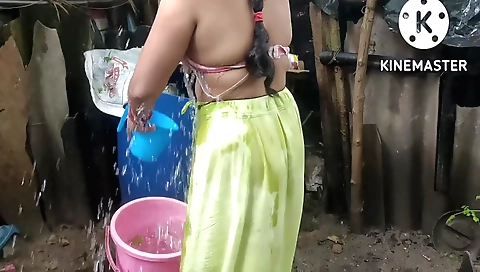 Indian solo female video showing her nice body and性感