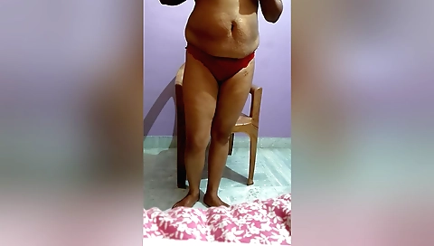 Solo female in amateur porn video with hd resolution