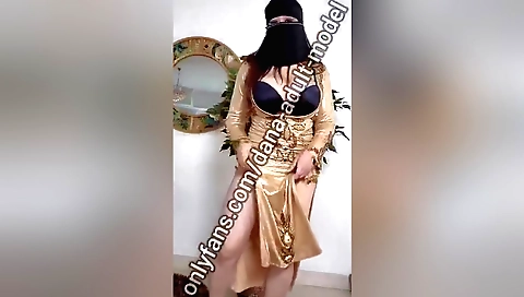 Indian hottie shows off her body in amateur hd video