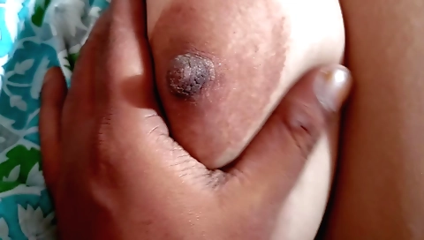 Indian girl receives a handjob from her mother-in-law