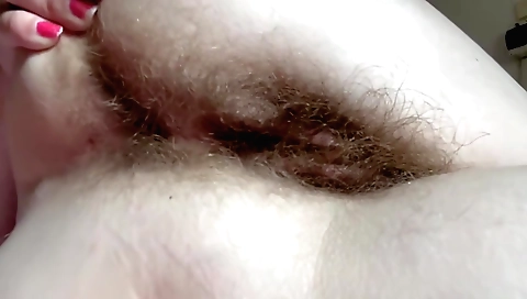 Amateur hairy chick in sexy outfit on webcam video