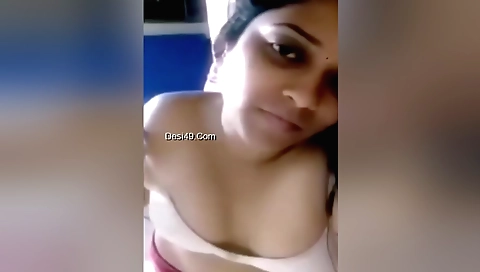 Indian babe showing off her body in her homemade cam video