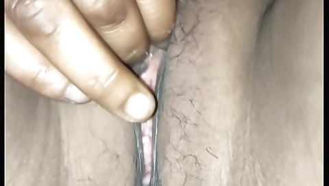 Amatious amateur female shows her hairy pussy on hd clip
