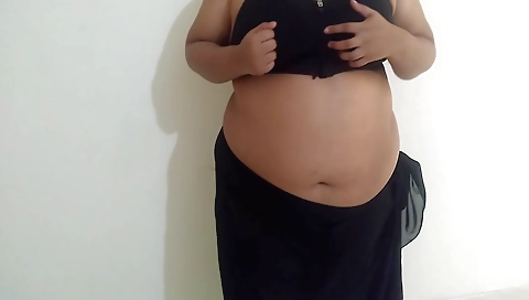Busty chick in the webcam solo video gets her pussy exposed