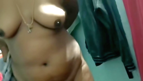 Hindi solo video showing the girl's body and her pussy