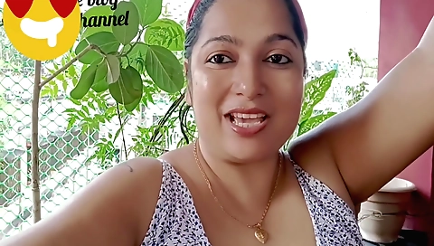 Beautiful brunette enjoys outdoor fuck with big dick