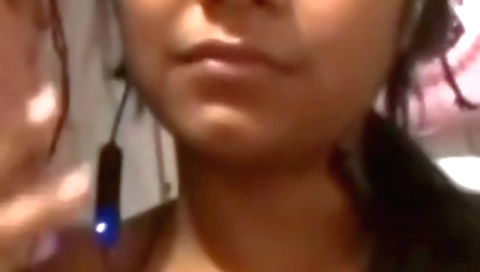 Indian blonde is playing with her fingers on camera