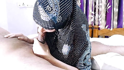 Muslim slut with a perfect face gets her pussy pounded