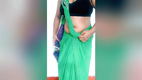 Indian babe shows off her sexy body in homemade video