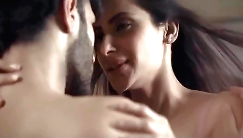 Bekabbo is a sexy brunette indian girl with very slender body