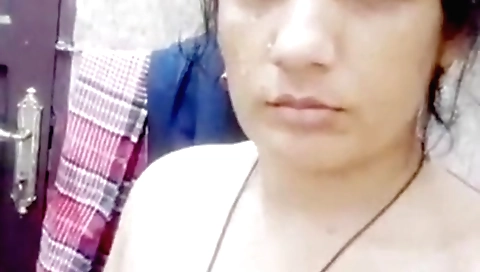 Indian housewife shows her naked body on amateur video