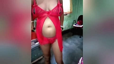 Indian woman with big booty fucks with a lover in bed