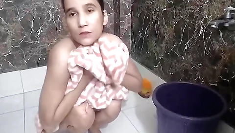 Indian woman in a camera bathroom video uncouples her body