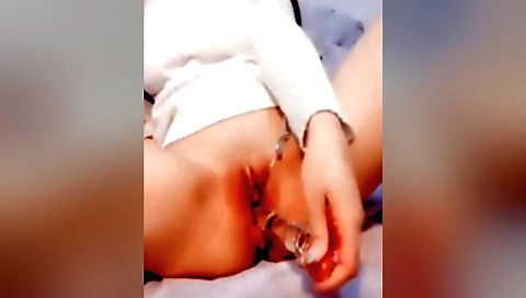 Amateur naked naked toy play on the bed after self-fucking