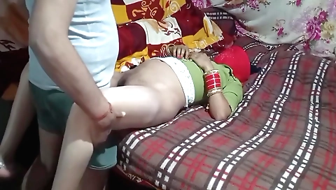 Indian amateur chick is good at it and she loves to rub