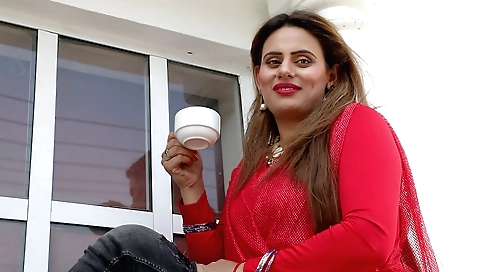 Indian bitch with big tits is going to be horny in this vid