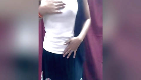 Indian chick in a sexy blouse fucks her ass on bed