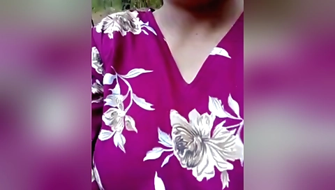 Sexy girl outdoors park boobs press flash amateur video